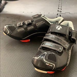 Women’s size 5 spin shoes